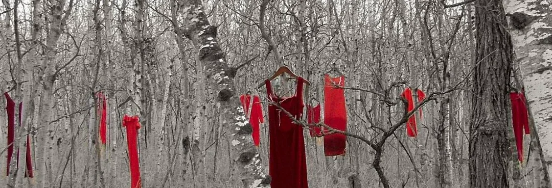 red-dress-day-in-canada-to-honor-thousands-of-missing-and-v0-0xc01u02f1sa1 Red dress day